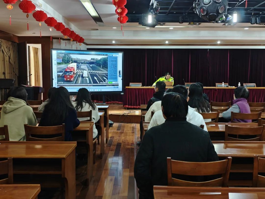 I-Dongbang Traffic Police Squadron yafika efektri yathuthukisa ukuphepha kwezimoto zomgwaqo